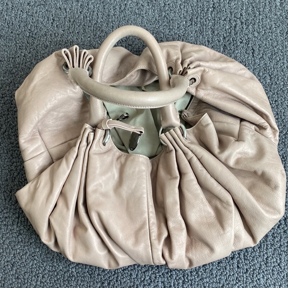 Giorgio Armani soft leather beige handbag. - Picture 2 of 9